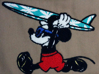フララニ（Hula Lani）キャンバストートバッグ ディズニーコラボ サガラ＆振り刺繍ミッキーマウス ベージュブラウン