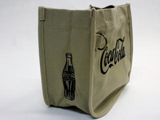 コカコーラ公式 ボトル刺繍ミニトート ベージュカーキ