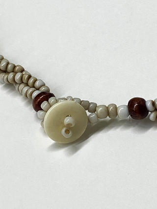 ３連ハワイアンシェルネックレス トリプルティアレフラワー ナチュラル